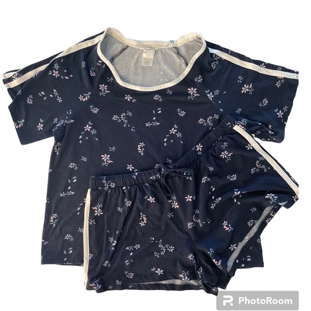 Lucky Brand Two Piece Pajama Set size Large Short Sleeve T Shirt and Shorts